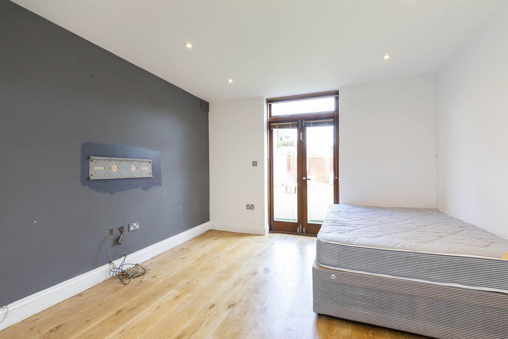 Amazing Split Level Apartment Agamemnon Road, West Hampstead